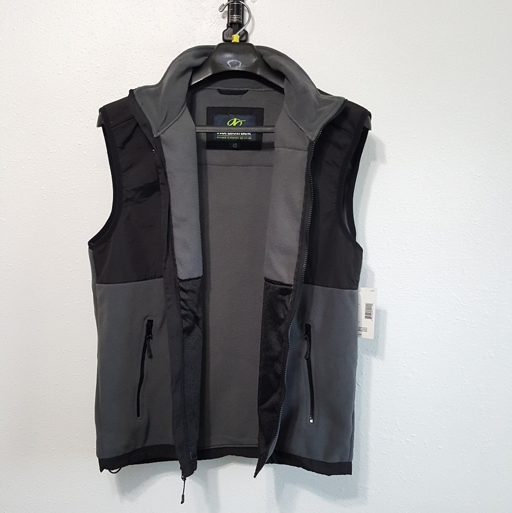 NWT NordicTrack Men's Black/Gray Fleece Vest M & L - Picture 3 of 6